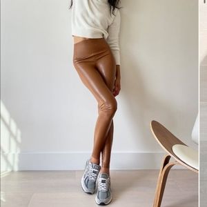 NWT Aritzia Wilfred Free Daria Leggings in Cognac